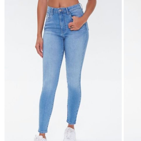 Forever 21 Essential Mid Rise Medium Wash 5-Pocket Sculpting Stretch Skinny Jean - Picture 2 of 11